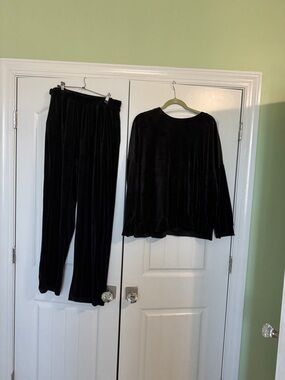 ellos Black velour tracksuit